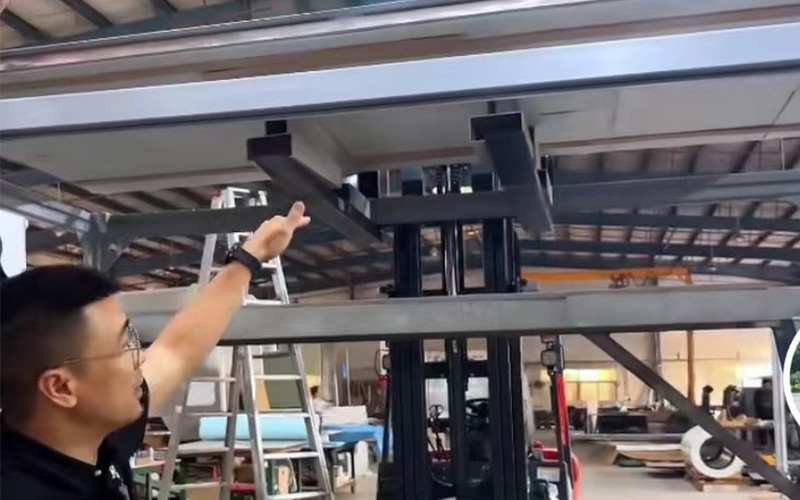 중국 남부에 있는 어떤 RV 기업의 고객이다