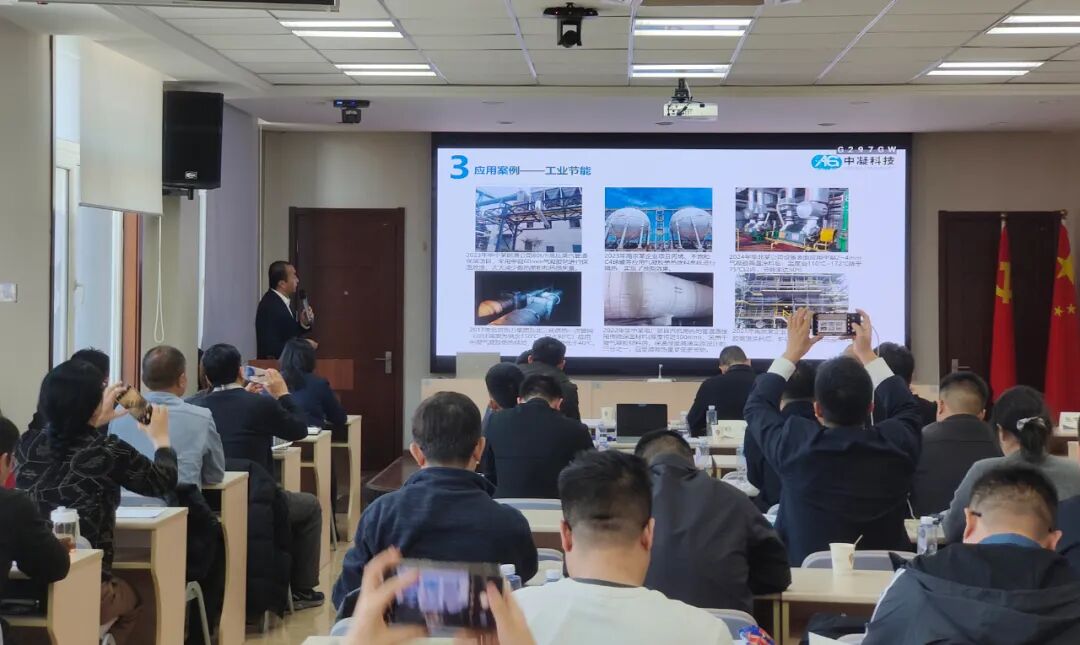 Shenzhen Aerogel Tech의 Dong Zhijun 교수가 2025에어로겔 포럼에서 연설합니다